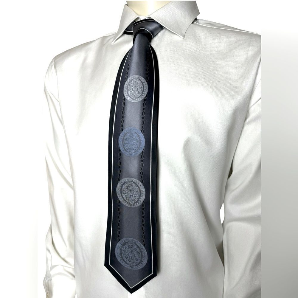 Unique Ottimo Uomo Handmade Silk Tie w/Gray Medallions on Solid Black Never Worn